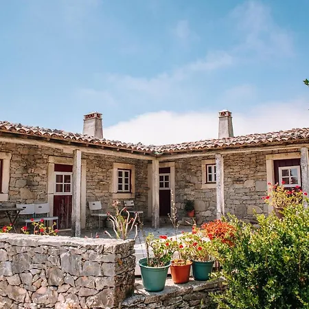 Alloggio per agriturismo Casas De Pedra - Quinta Da Escola Alvados