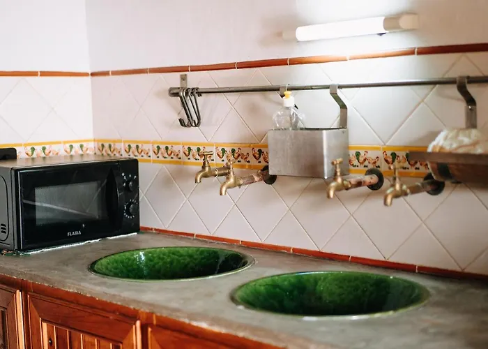 Casas De Pedra - Quinta Da Escola Alojamento de Turismo Rural Alvados