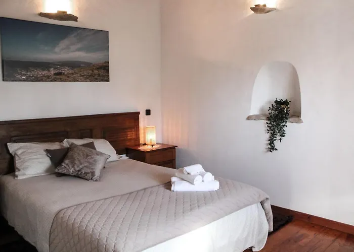 Casas De Pedra - Quinta Da Escola * Alvados